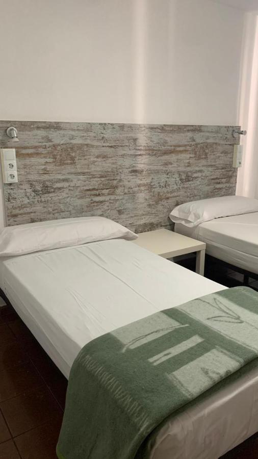 Casa De Huespedes Almansa Hotel Madrid Buitenkant foto