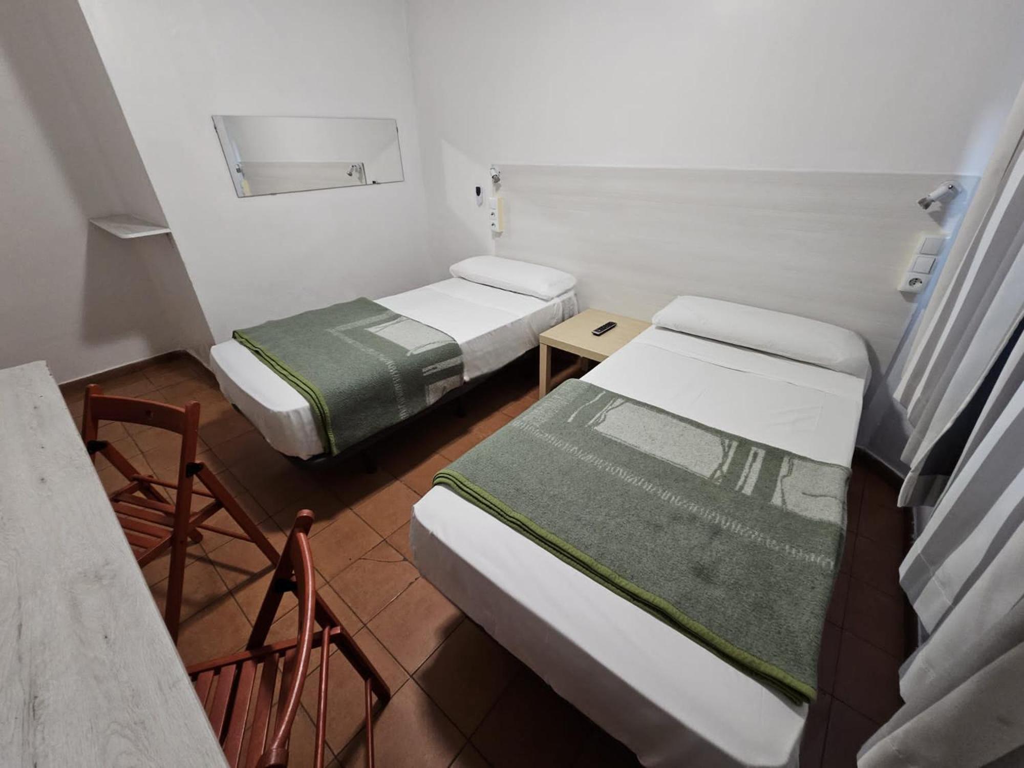 Casa De Huespedes Almansa Hotel Madrid Buitenkant foto