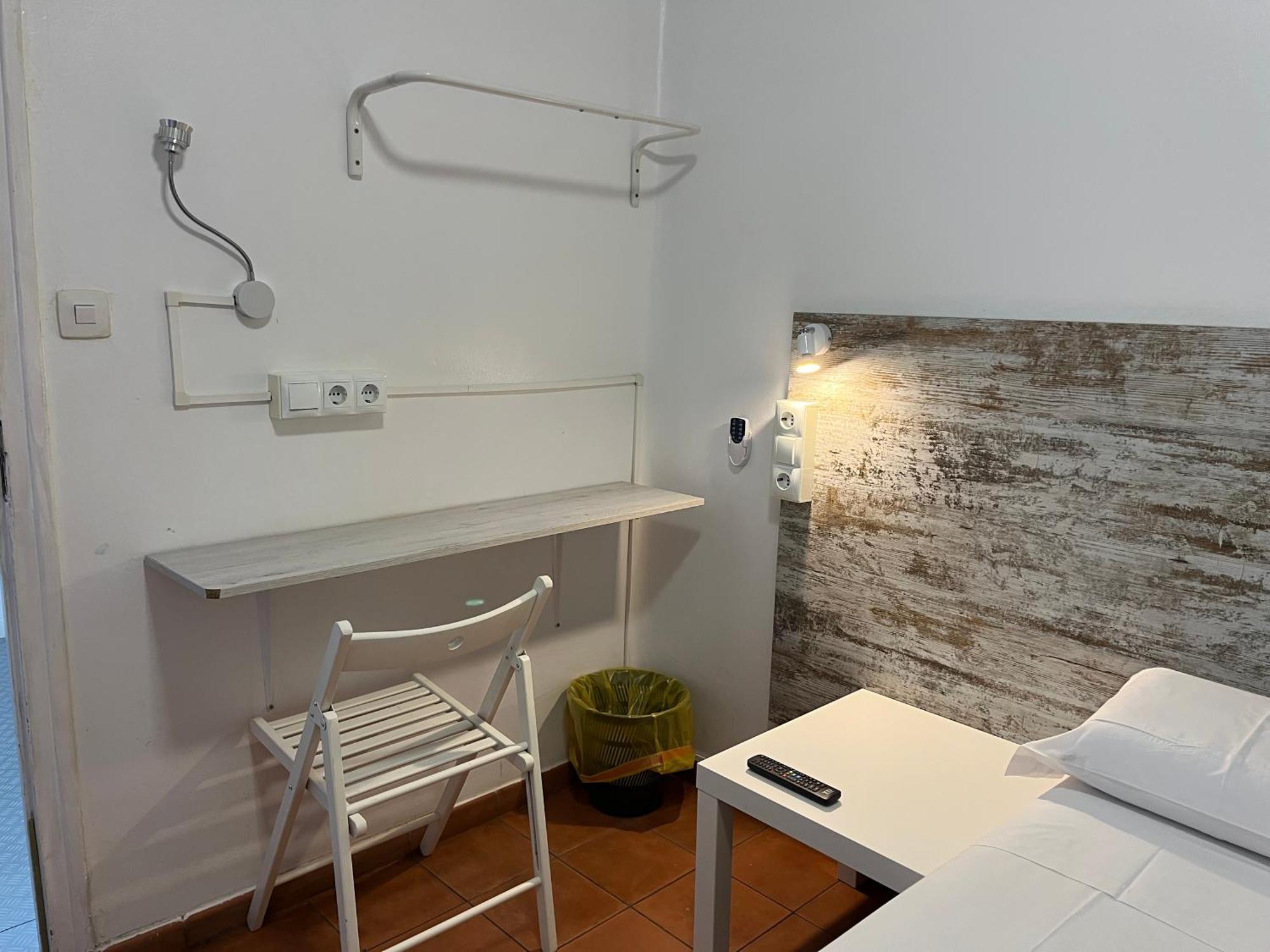 Casa De Huespedes Almansa Hotel Madrid Buitenkant foto