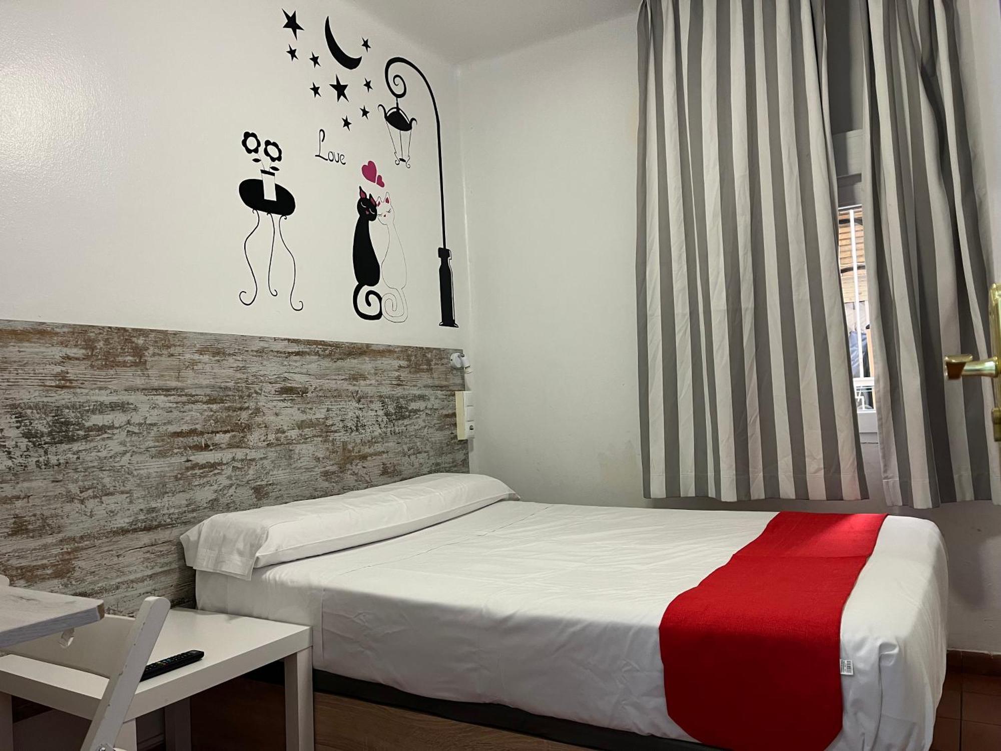 Casa De Huespedes Almansa Hotel Madrid Buitenkant foto